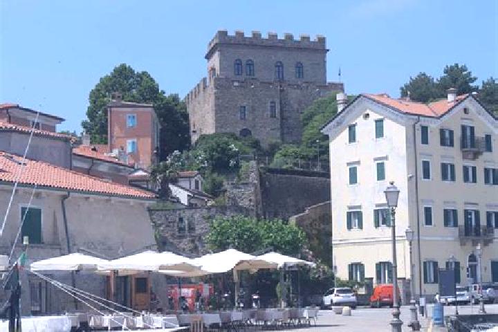 Kinsley, 34 — Escort in Muggia, Italy