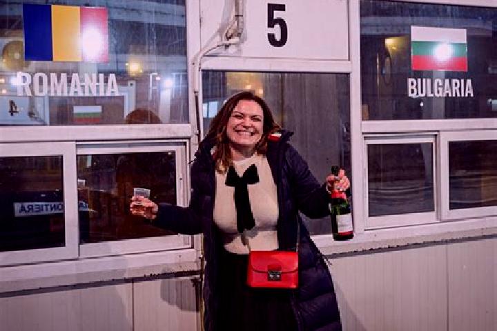 Kinsley, 36 — Escort in Dichiseni, Romania