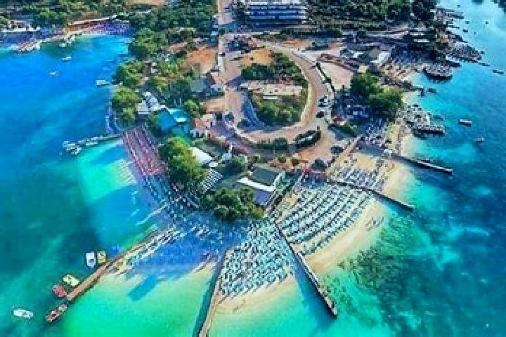Kinsley, 36 — Escort in Ksamil, Albania