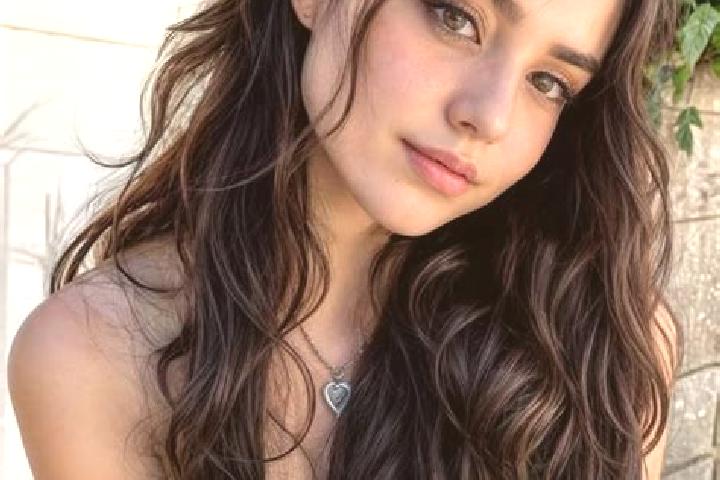 Kinsley, 37, a auburn brown-eyed middle eastern companion based in Trilport. Offering Dinner Date, Party Girl, Couples, Girlfriend Experience, Deep French Ki...