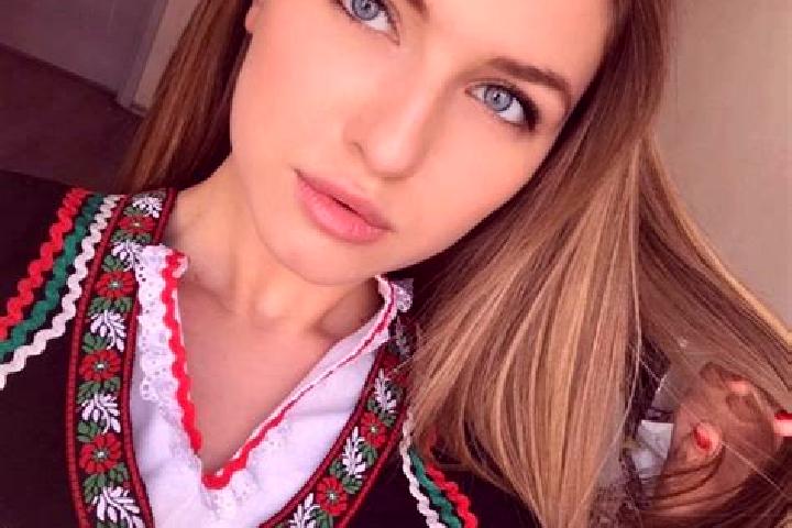 Kinsley, 37, a blonde dark-eyed slavic companion based in Old Westbury. Offering OWO, Girlfriend Experience, 69, Tantra, GFE. Available for incall and outcal...