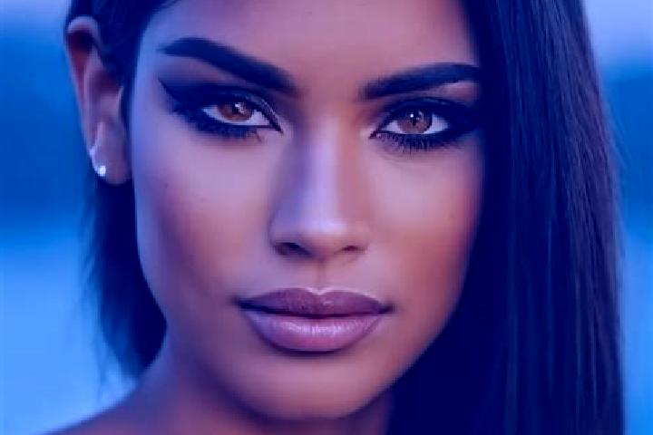Kinsley, 37, a dark blonde dark-eyed latina companion based in Akoye Ndenou. Offering BDSM, Roleplay, Overnight. Available for incall and outcall, day and ev...