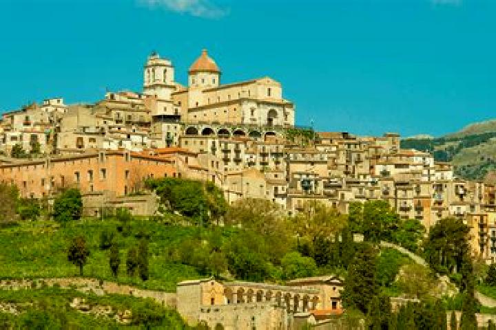 Kinsley, 38 — Escort in Castel di Lama, Italy