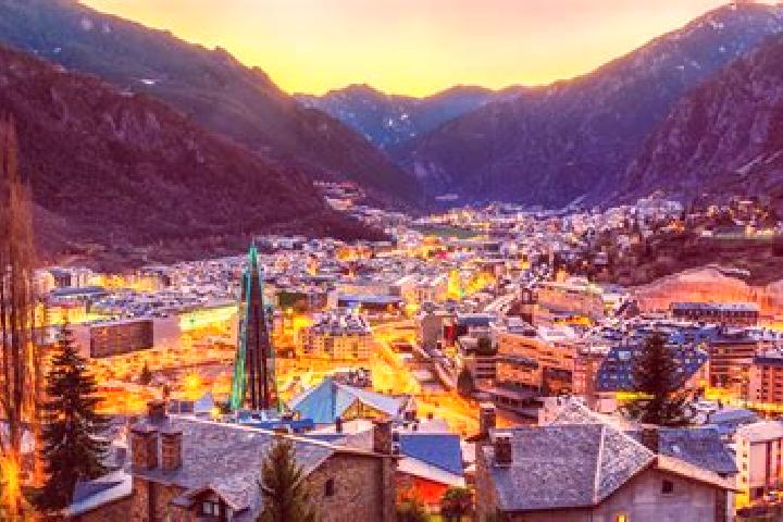 Kinsley, 38 — Escort in les Escaldes, Andorra