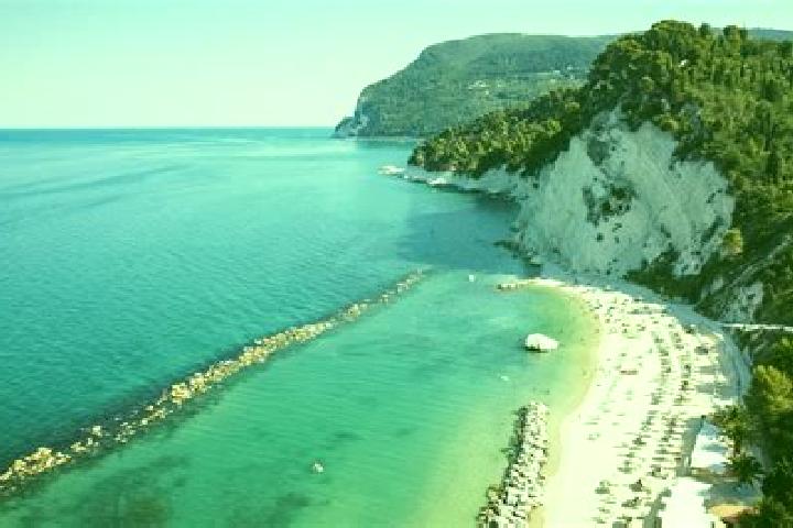 Kinsley, 39 — Escort in Agugliano, Italy