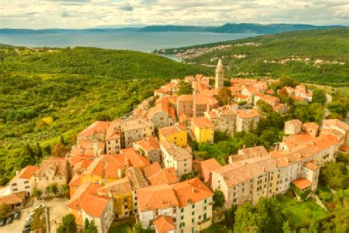 Kinsley, 39 — Escort in Labin, Croatia
