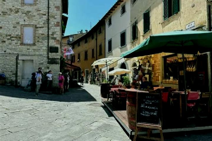 Kinsley, 39 — Escort in Strada in Chianti, Italy