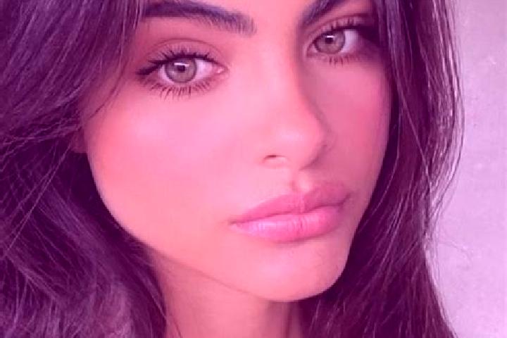 Layla, 20, a brunette dark-eyed middle eastern companion based in Villanueva de Villaescusa. Offering Party Girl, 69, Travel Companion, GFE. Available for in...