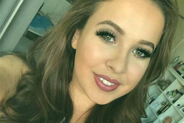 Layla, 20, a brunette grey-eyed mixed companion based in Santa Maria de Palautordera. Offering Striptease, Tantra, 69, Dinner Date, OWO. Available for incall...
