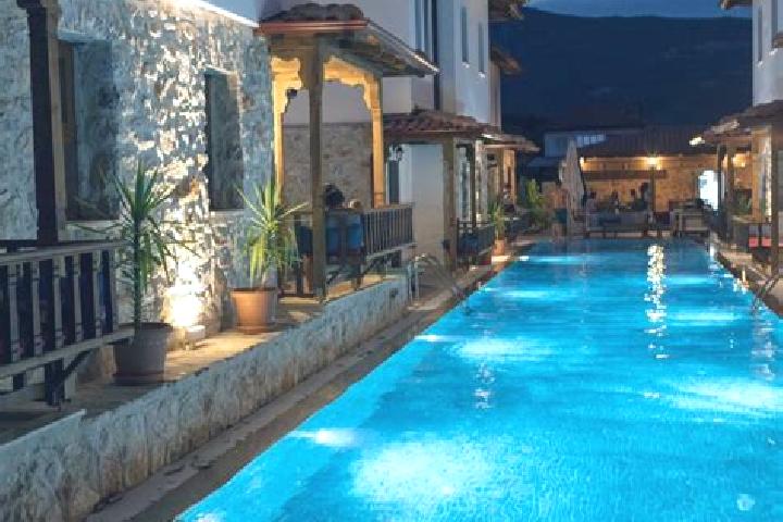 Layla, 20 — Escort in Akpinar, Turkey