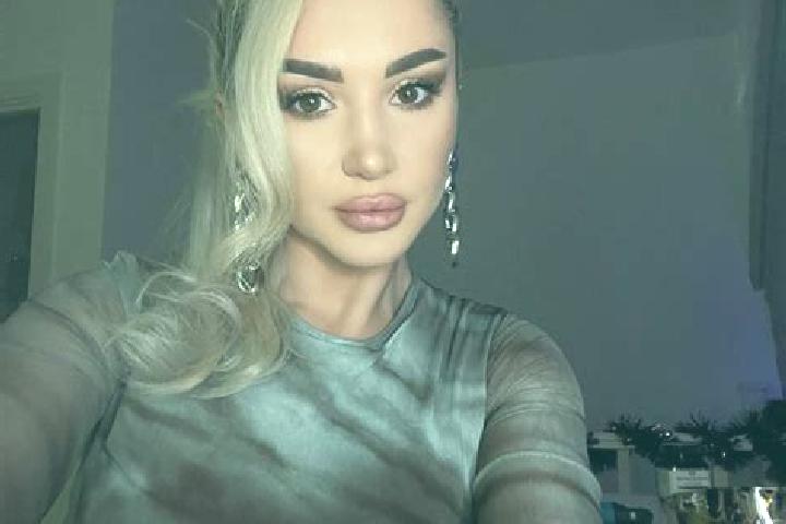 Layla, 21, a blonde grey-eyed middle eastern companion based in Santa Rita do Trivelato. Offering Tantra, OWO, Fetish, Travel Companion, GFE. Available for i...