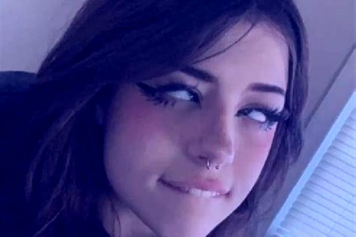 Layla, 21, a red green-eyed latina companion based in Castel di Sangro. Offering Party Girl, OWO, Roleplay, CIM. Available for incall and outcall, overnight ...