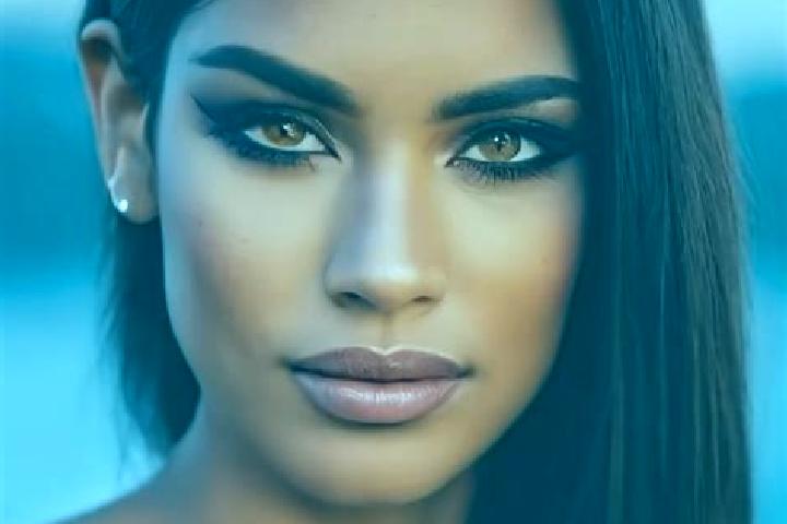 Layla, 21, a red hazel-eyed latina companion based in Fengdie. Offering Travel Companion, Striptease, Couples, BDSM. Available for incall and outcall, day an...