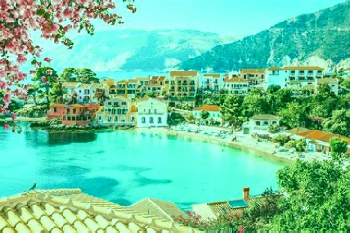 Layla, 21 — Escort in Triadhion, Greece