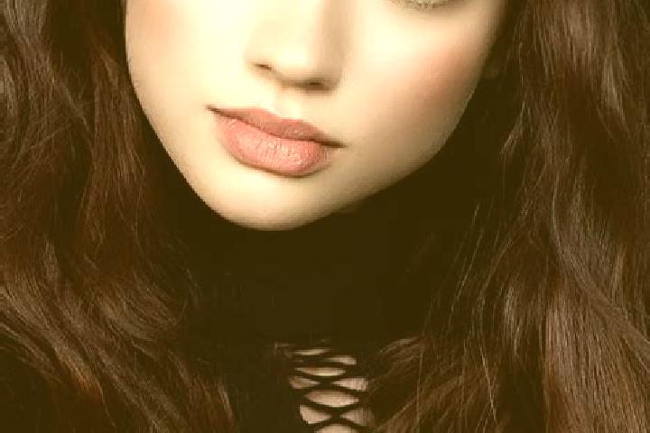 Layla, 22, a brunette dark-eyed slavic companion based in Buruk. Offering GFE, Duos, BDSM. Available for incall and outcall, day and evening dates.