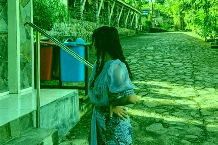 Layla, 22 — Escort in Pineleng, Indonesia
