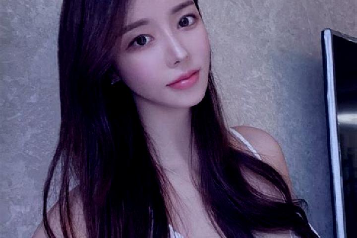 Layla, 22 — Escort in Santangpu, China