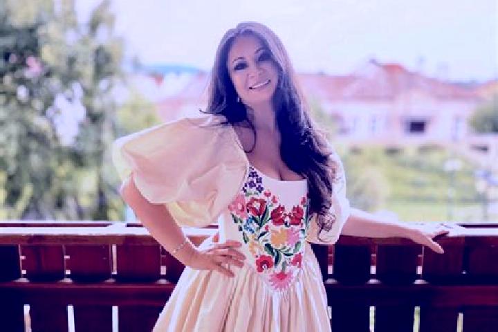 Layla, 22 — Escort in Vladesti, Romania