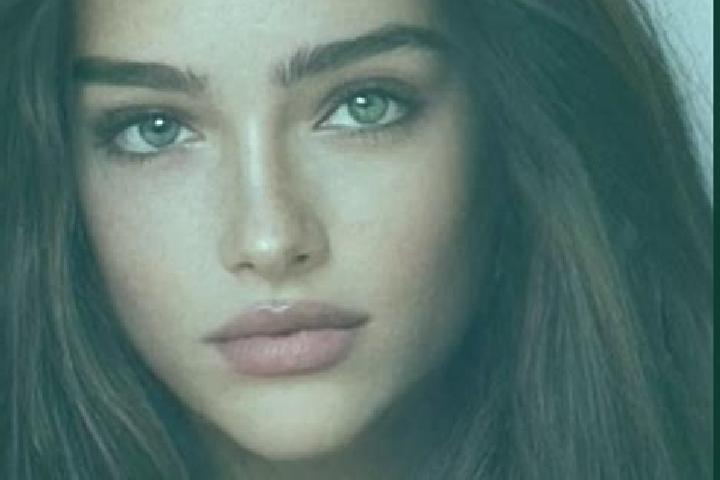 Layla, 23, a chestnut grey-eyed caucasian companion based in Flacht. Offering Duos, GFE, CIM, Tantra. Available for incall and outcall, day and evening dates.