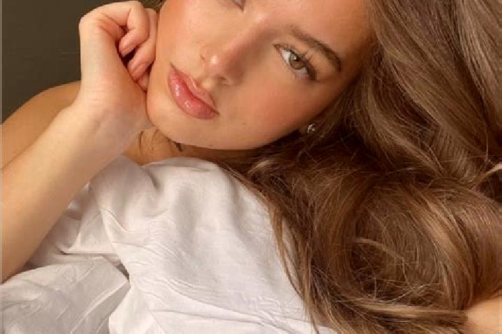 Layla, 23, a chestnut hazel-eyed asian companion based in Rampachodavaram. Offering Erotic Massage, Travel Companion, Party Girl, Deep French Kissing. Availa...