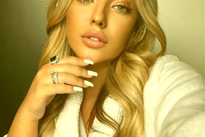 Layla, 23 — Escort in Decindeni, Romania