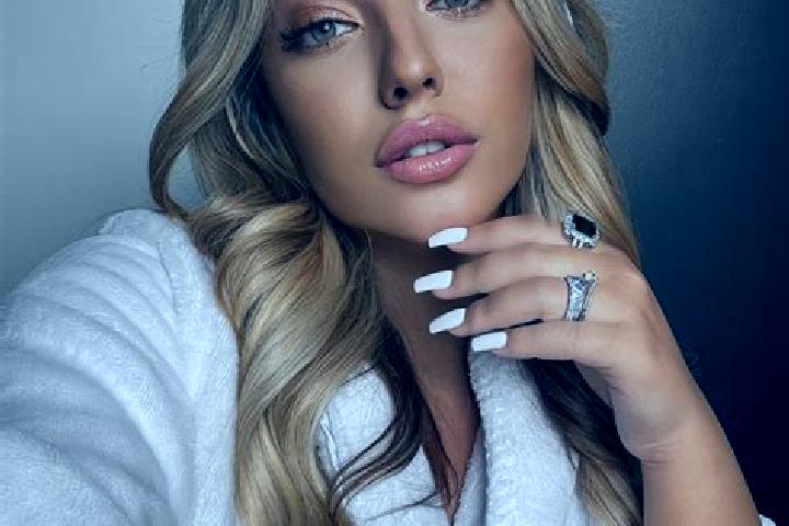 Layla, 23 — Escort in Mount Pleasant, Canada