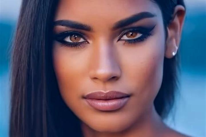 Layla, 24, a dark blonde dark-eyed latina companion based in Pasirangin Tiga. Offering A-Level, Domination, 69. Available for incall and outcall, day and eve...