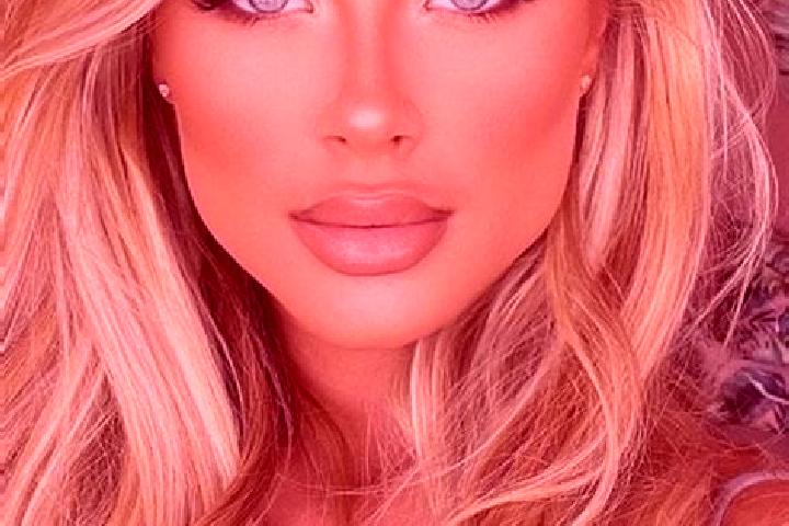 Layla, 24, a dark blonde hazel-eyed latina companion based in Zlatarei. Offering Dinner Date, CIM. Available for incall and outcall, day and evening dates.