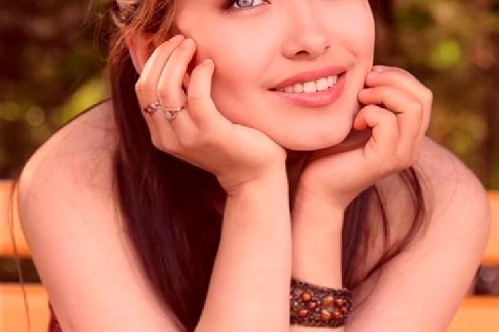 Layla, 24, a red blue-eyed asian companion based in Huanghuai. Offering Dinner Date, Deep French Kissing, OWO. Available for incall and outcall, day and even...