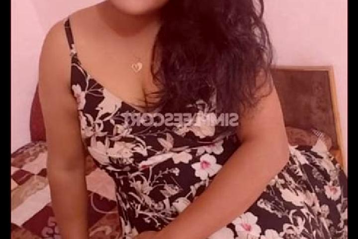 Layla, 24 — Escort in Ad Dayrat, Palestine