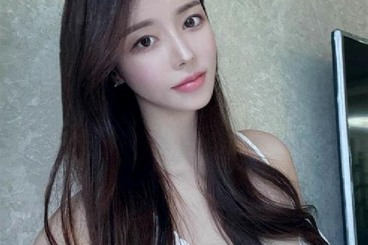 Layla, 24 — Escort in Baiyatai, China