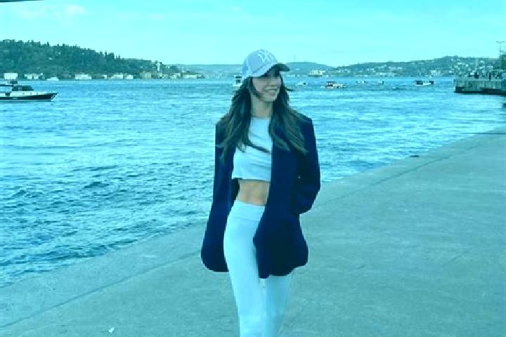 Layla, 24 — Escort in Kiratli, Turkey
