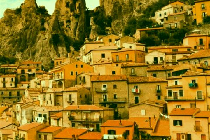 Layla, 24 — Escort in Montalbano Jonico, Italy