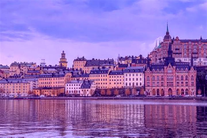 Layla, 24 — Escort in Roervik, Sweden