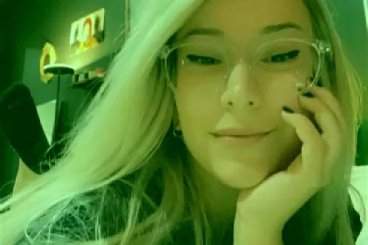 Layla, 25, a blonde dark-eyed asian companion based in Teays Valley. Offering Party Girl, Roleplay, Duos. Available for incall and outcall, day and evening d...