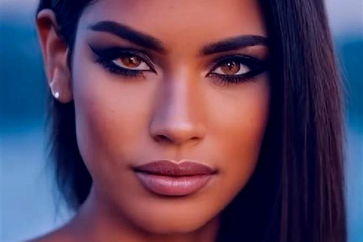 Layla, 25, a brunette dark-eyed latina companion based in Sokaraja. Offering Travel Companion, Duos, CIM, BDSM. Available for incall and outcall, day and eve...