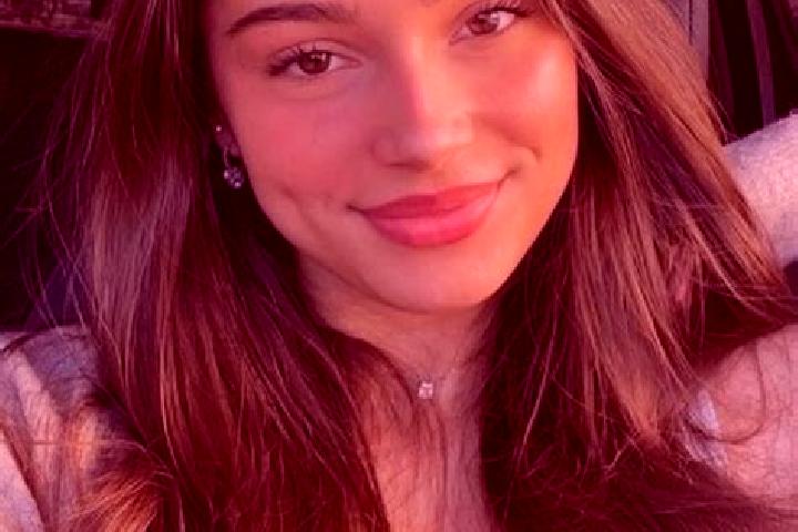 Layla, 25, a brunette hazel-eyed mixed companion based in Castelnau-Montratier. Offering Erotic Massage, Overnight, Travel Companion. Available for incall an...