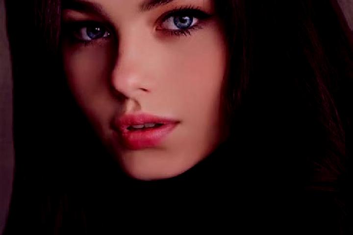 Layla, 25, a chestnut amber-eyed slavic companion based in Sioba. Offering Roleplay, Deep French Kissing, Erotic Massage. Available for incall and outcall, d...