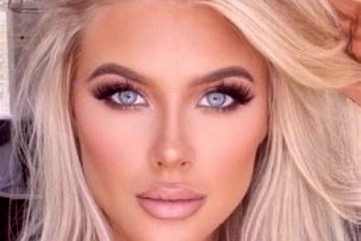 Layla, 25, a platinum blonde amber-eyed mixed companion based in Beregazzo con Figliaro. Offering OWO, Dinner Date, BDSM, GFE. Available for incall and outca...