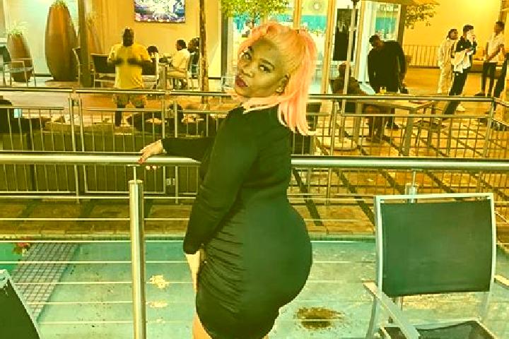 Layla, 25 — Escort in Kalawa, Germany