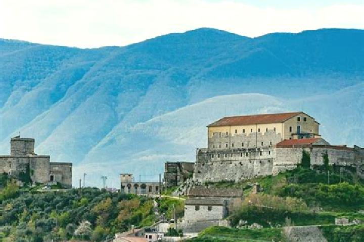 Layla, 25 — Escort in Montesarchio, Italy