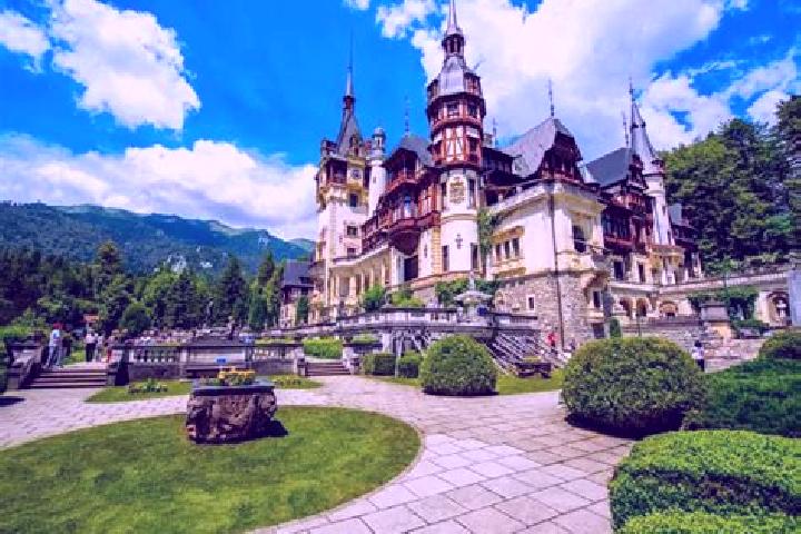 Layla, 25 — Escort in Sinaia, Romania