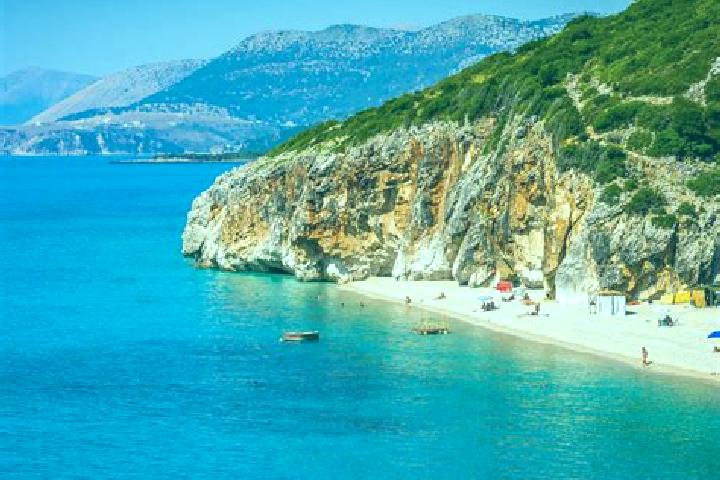 Layla, 25 — Escort in Zerqan, Albania