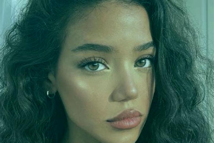 Layla, 26, a black brown-eyed asian companion based in Bareng. Offering Duos, OWO, Travel Companion. Available for incall and outcall, overnight bookings ava...