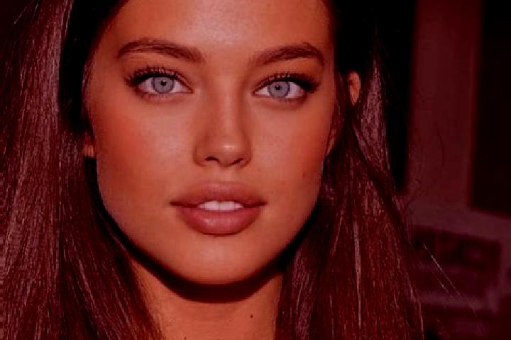 Layla, 26, a chestnut blue-eyed caucasian companion based in Greikro. Offering Party Girl, OWO, GFE. Available for incall and outcall, day and evening dates.