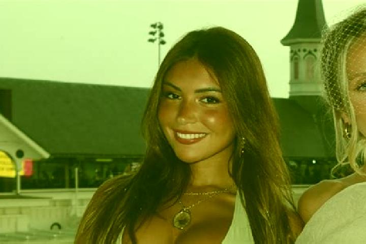 Layla, 26, a chestnut dark-eyed european companion based in Sete Lagoas. Offering Party Girl, Striptease, 69, Domination. Available for incall and outcall, o...