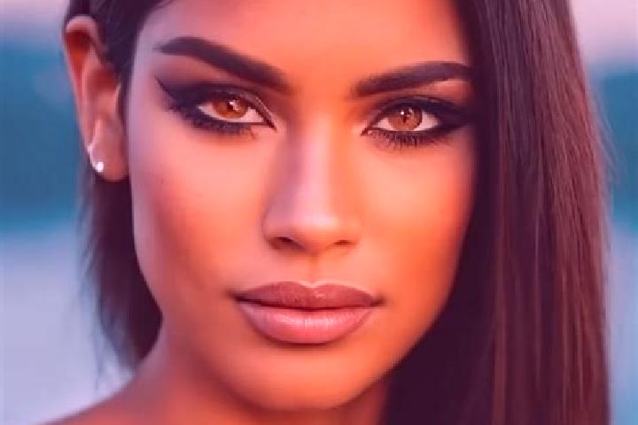 Layla, 26, a dark blonde amber-eyed latina companion based in Parrano. Offering Roleplay, BDSM, Massage, Domination. Available for incall and outcall, day an...