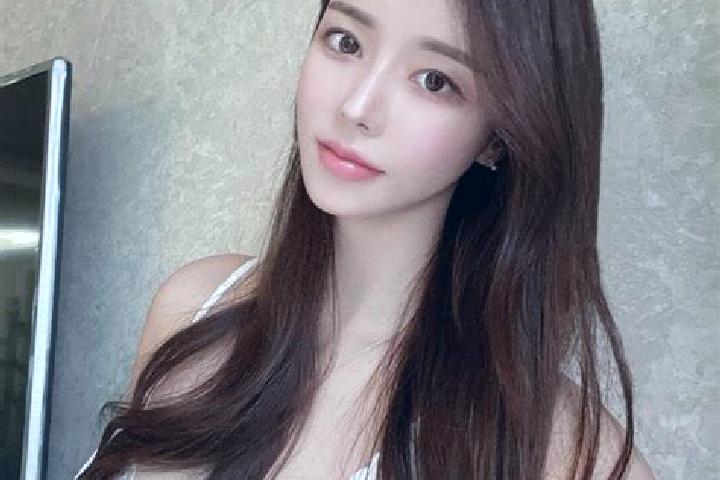 Layla, 26 — Escort in Chunhu, China