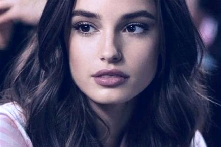 Layla, 27, a brunette brown-eyed slavic companion based in Santiago Centro. Offering Tantra, Roleplay, Girlfriend Experience, Erotic Massage. Available for i...