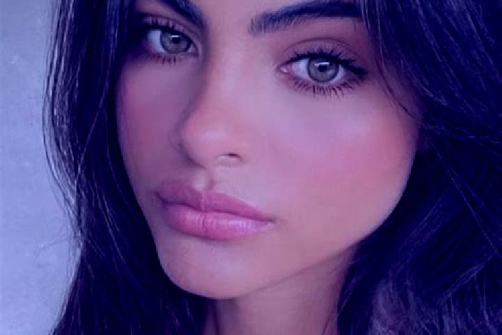 Layla, 27, a chestnut amber-eyed indian companion based in Cheshmidar. Offering Erotic Massage, Tantra, Overnight. Available for incall and outcall, overnigh...
